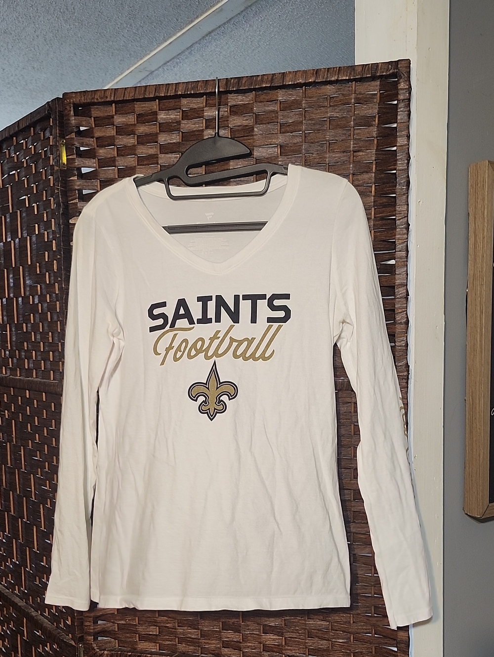 ❤️3 For 10.❤️New Orleans Saints V-Neck Football Tee - White with Gold & Black